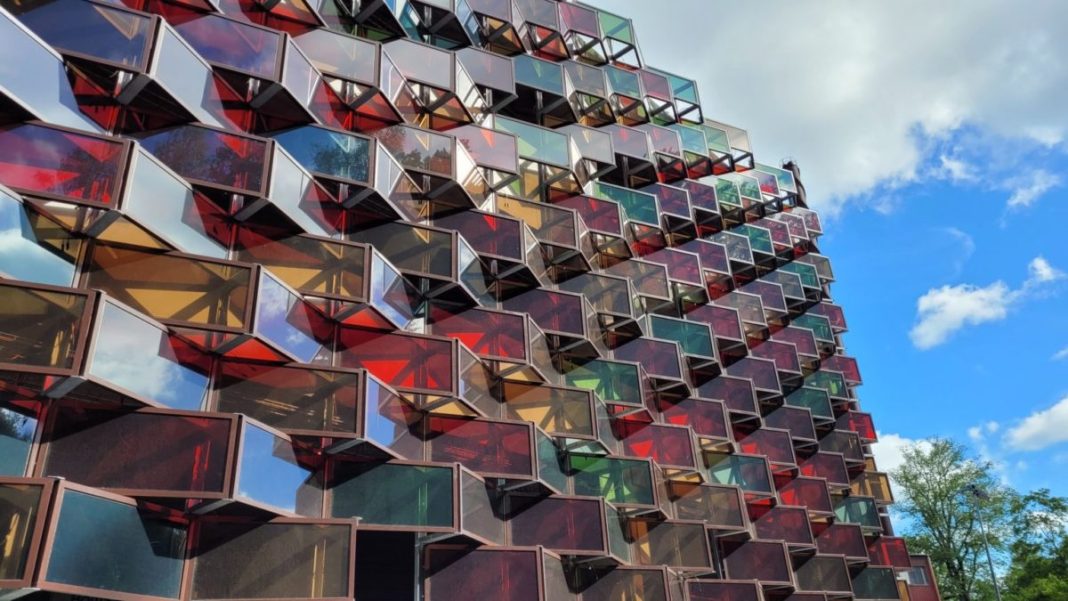 Les façades photovoltaïques : une efficacité dépassant les attentes