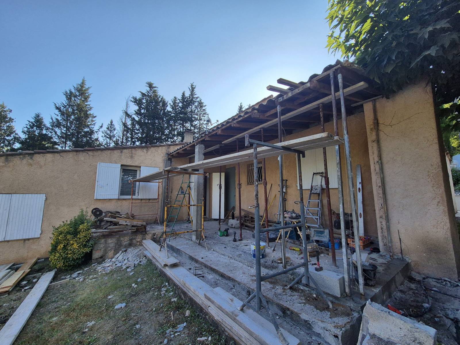 découvrez notre guide complet pour la construction de votre véranda en ipn. apprenez les étapes clés, les conseils pratiques et les astuces pour créer un espace chaleureux et lumineux qui valorisera votre maison.