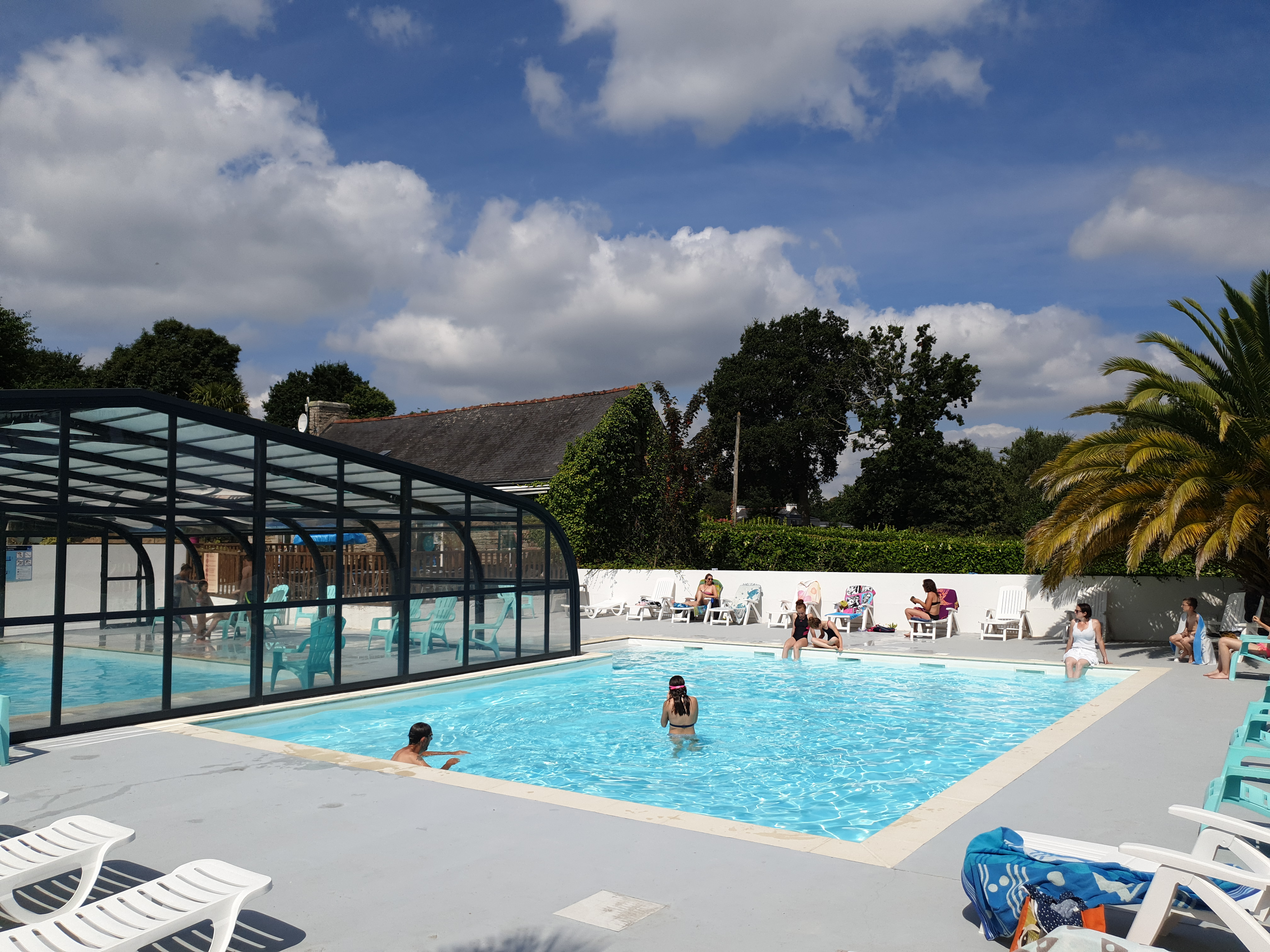 découvrez les nombreuses activités couvertes à fouesnant, un paradis breton qui offre des loisirs pour tous les âges, de la plage aux sports nautiques en passant par des spectacles et événements culturels. profitez d'un séjour inoubliable et vivez des moments de détente et d'aventure.