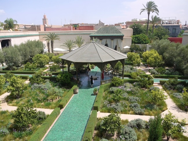 découvrez des activités familiales amusantes et enrichissantes à marrakech ! explorez les souks colorés, profitez des jardins luxuriants, et vivez des expériences inoubliables adaptées à tous les âges. marrakech, une ville pleine de surprises pour toute la famille !