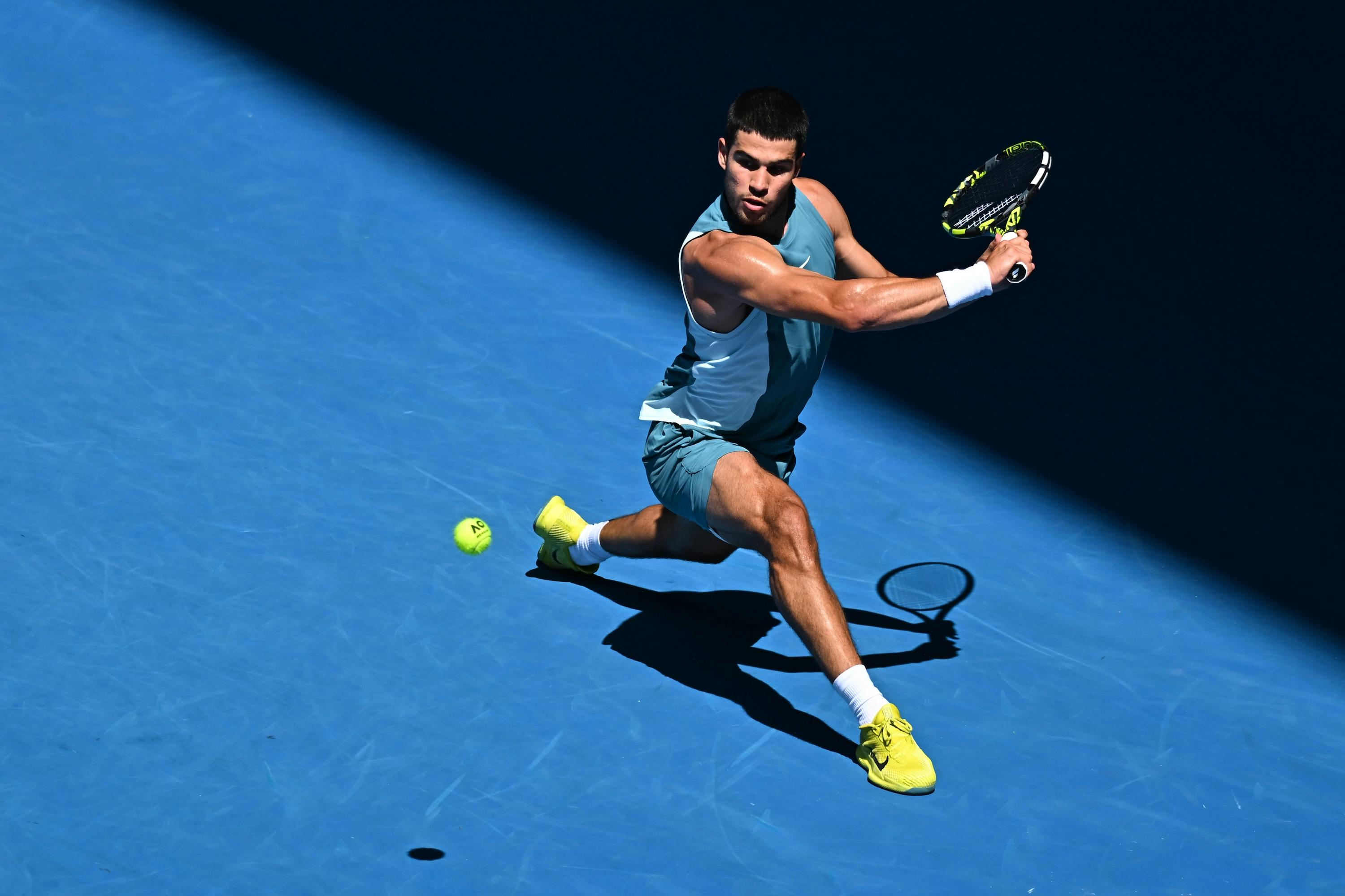 découvrez comment carlos alcaraz, jeune prodige du tennis, pourrait égaler le légendaire rafael nadal en remportant des titres majeurs. plongez dans les statistiques, les performances et les perspectives futures de ces deux géants du tennis.