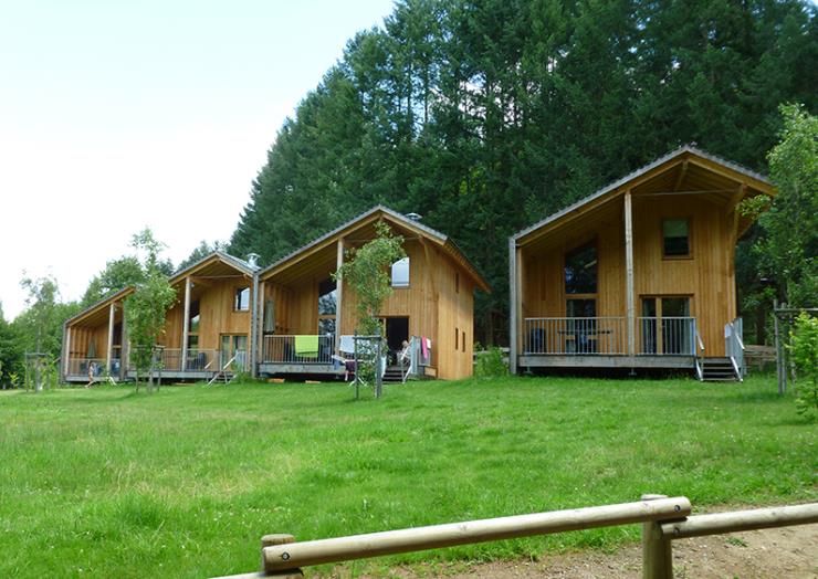 découvrez notre cabane au lac des sapins, un lieu idyllique pour vous ressourcer en pleine nature. profitez d'un cadre paisible, d'activités nautiques et de balades en forêt, idéal pour des séjours en famille ou entre amis.