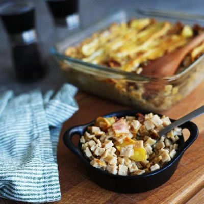 découvrez la croziflette, un plat savoureux à base de crozets, de fromage fondant, de lardons et de crème fraîche. idéale pour réchauffer vos soirées d'hiver, cette spécialité savoyarde allie tradition et réconfort. laissez-vous tenter par ce délice montagnard !