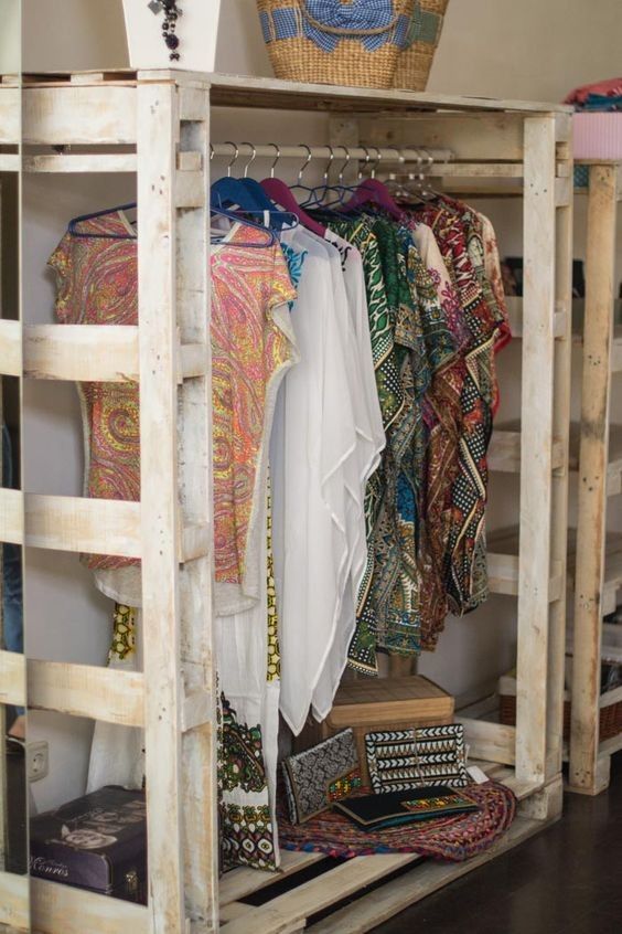 Fabriquer un dressing en palette : DIY facile pour un dressing unique
