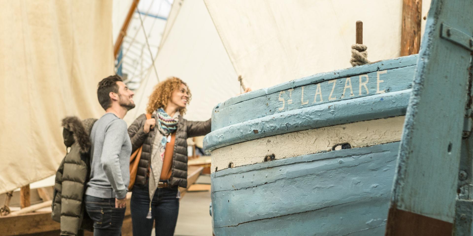 découvrez les meilleures activités à douarnenez même sous la pluie ! profitez de musées fascinants, de balades en intérieur, et de délicieuses spécialités locales dans cette charmante ville bretonne. ne laissez pas la météo gâcher votre séjour !