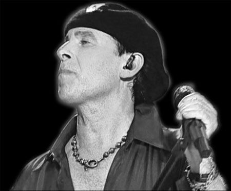 découvrez notre chanteur au style inimitable, mêlant musique et fashion avec son célèbre béret. plongez dans l'univers captivant de cet artiste qui allie élégance et mélodies envoûtantes.