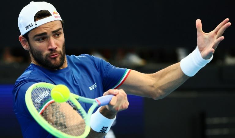 découvrez le parcours impressionnant de draper, le deuxième gaucher du top 6 atp. plongez dans son jeu dynamique, ses succès récents et son ascension fulgurante dans le monde du tennis professionnel.