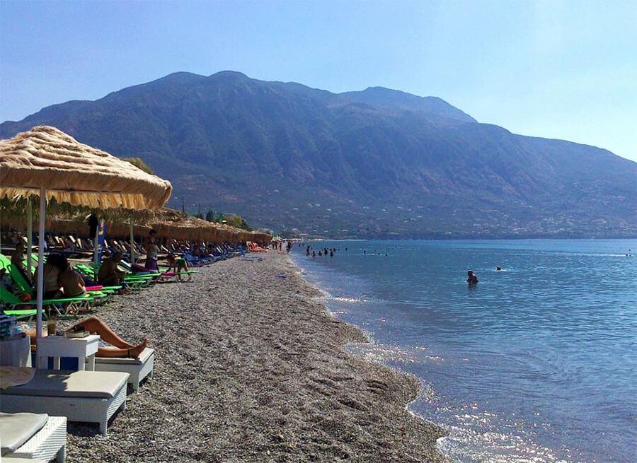 découvrez kalamata le temps d'un week-end inoubliable : entre plages dorées, culture riche et délicieuses spécialités locales, vivez une escapade mémorable en grèce.