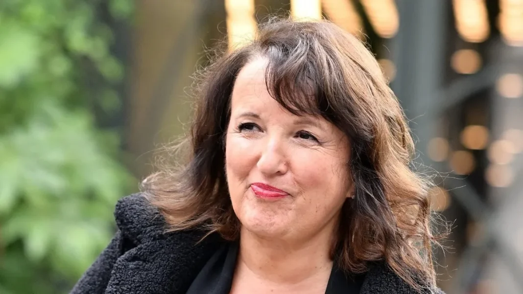 Anne Roumanoff et ses dents blanches : Découvrez ses secrets
