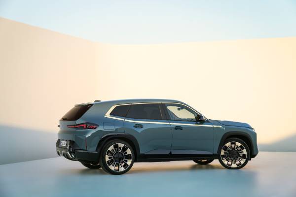 BMW XM 2024 : le SUV hybride luxe qui redéfinit la puissance