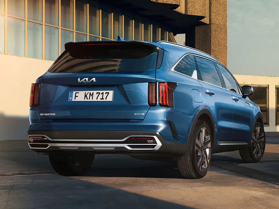 découvrez notre sélection de suv hybrides 7 places alliant confort, espace et performance. idéals pour les familles, ces véhicules écologiques vous offrent une conduite agréable tout en réduisant votre empreinte carbone. explorez les avantages des modèles hybrides dès aujourd'hui!