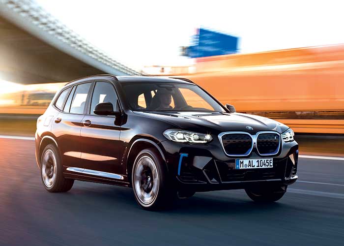 découvrez le bmw ix3, le suv électrique alliant performance, élégance et technologie de pointe. profitez d'une conduite dynamique, d'une autonomie remarquable et du confort bmw, 100 % électrique.
