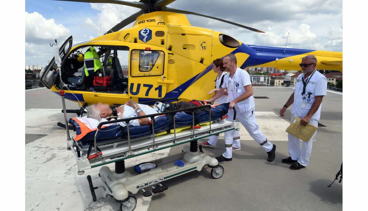 découvrez comment la distraction d'un pilote a conduit au crash d'un hélicoptère. analyse des causes, conséquences et mesures de prévention pour éviter de tels accidents.