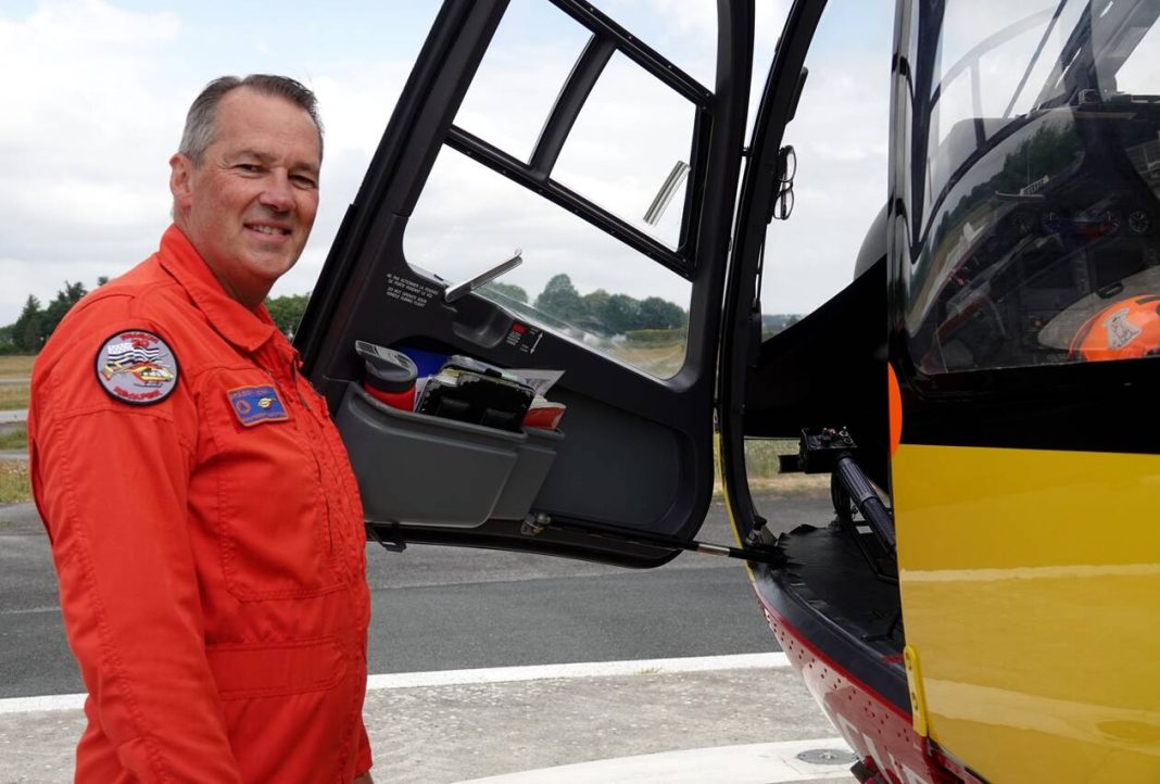 Un instant d’inattention : un pilote distrait par son smartphone provoque un crash d’hélicoptère dans un étang