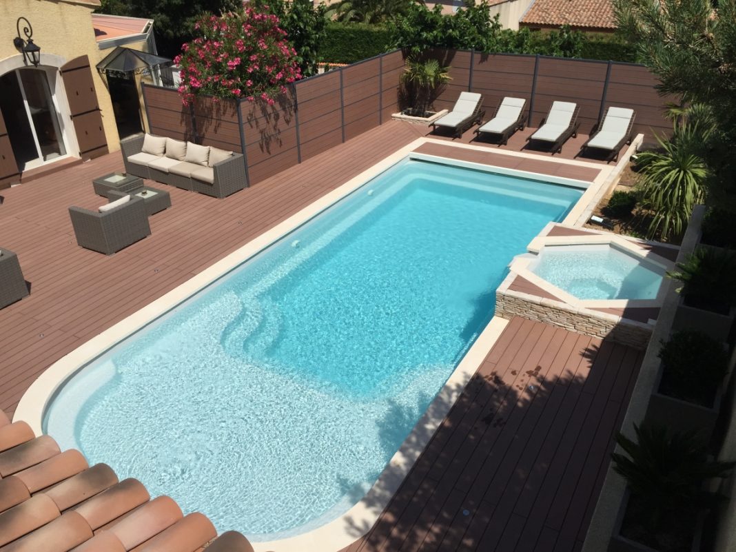 Piscine plage immergée : avis et aménagement d’une piscine avec plage immergée