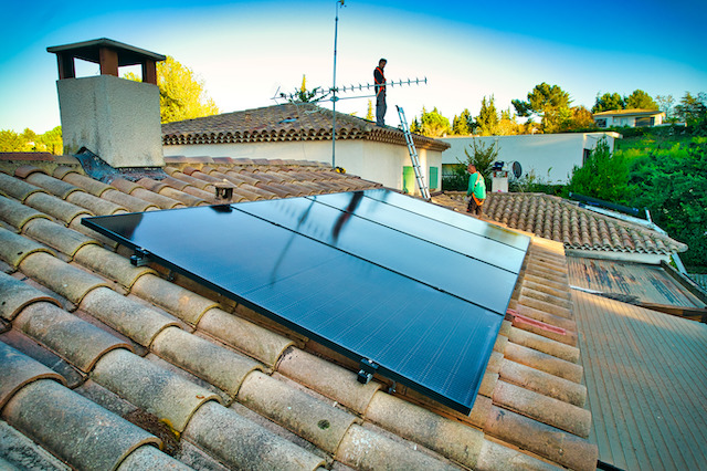 découvrez comment les panneaux solaires pour voiture électrique permettent de recharger votre véhicule de manière écologique et économique. profitez d'une mobilité durable grâce à l'énergie solaire !