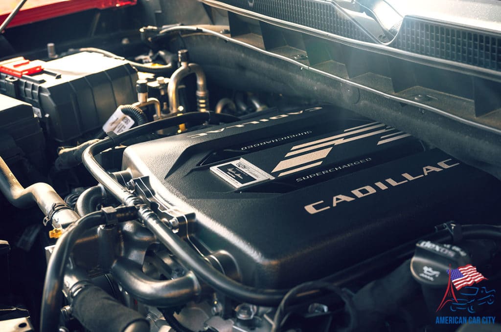 découvrez la cadillac, alliant un choc visuel impressionnant à une puissance moteur exceptionnelle pour une expérience de conduite unique.