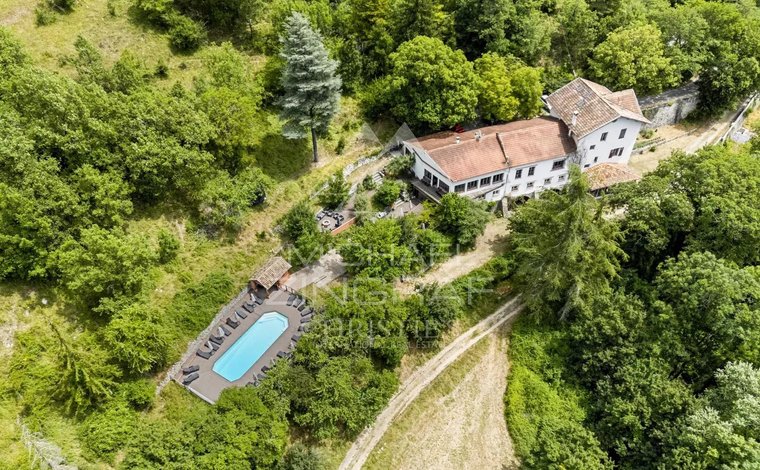 découvrez chelby real estate, spécialiste de l'immobilier de luxe sur la côte d'azur, offrant des propriétés d'exception alliant élégance et confort dans les plus beaux endroits.