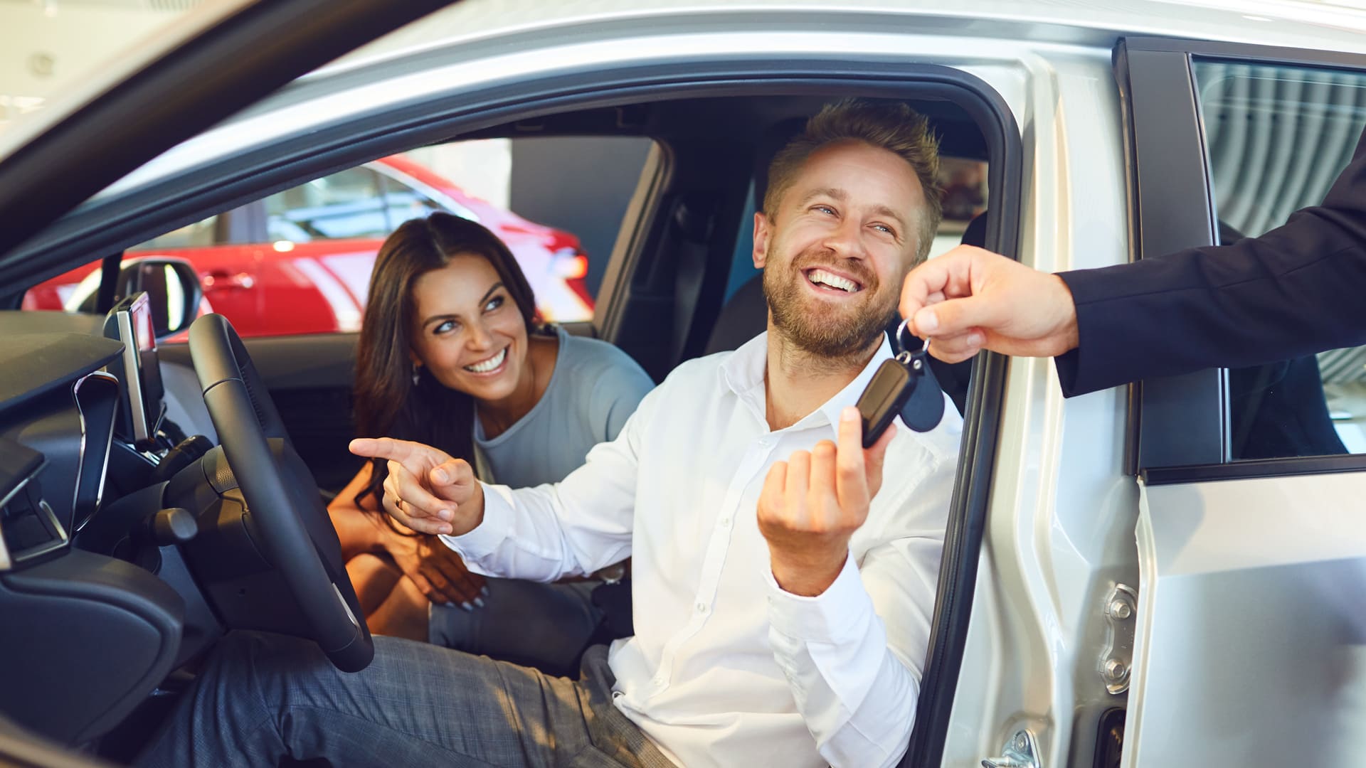 découvrez comment la récente hausse des tarifs auto place certains français en situation délicate vis-à-vis de la loi et les implications pour les conducteurs.