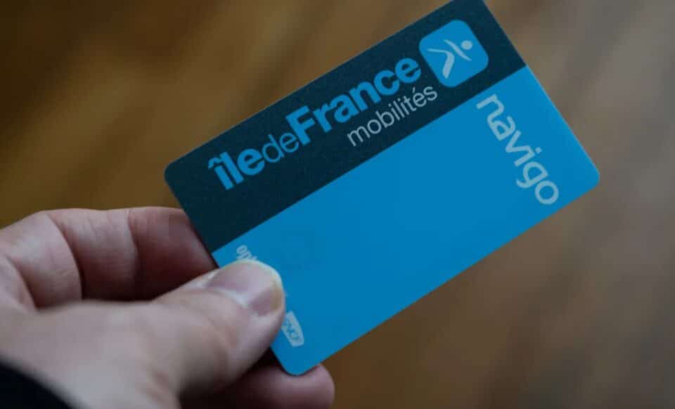 découvrez les raisons du report du lancement du navigo annuel mobile et les nouvelles dates prévues pour profiter pleinement de ce service pratique.