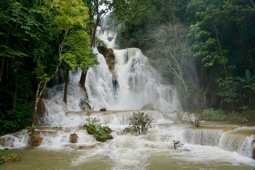 Luang Prabang : temples dorés et chutes de Kuang Si à l’aube