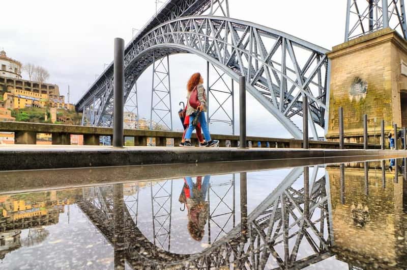 découvrez porto en 3 jours : explorez les célèbres caves à vin, flânez dans le quartier pittoresque de la ribeira et admirez le majestueux pont dom luís pour un séjour inoubliable.