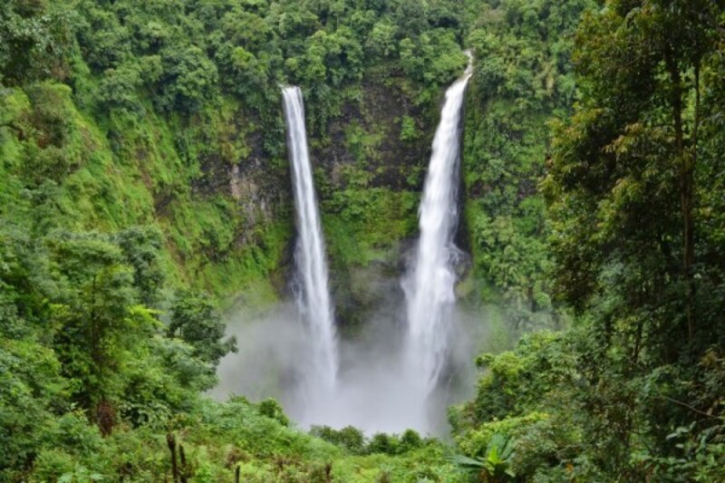 Paksé (Laos) : cascades de Li Phi et plantations de café